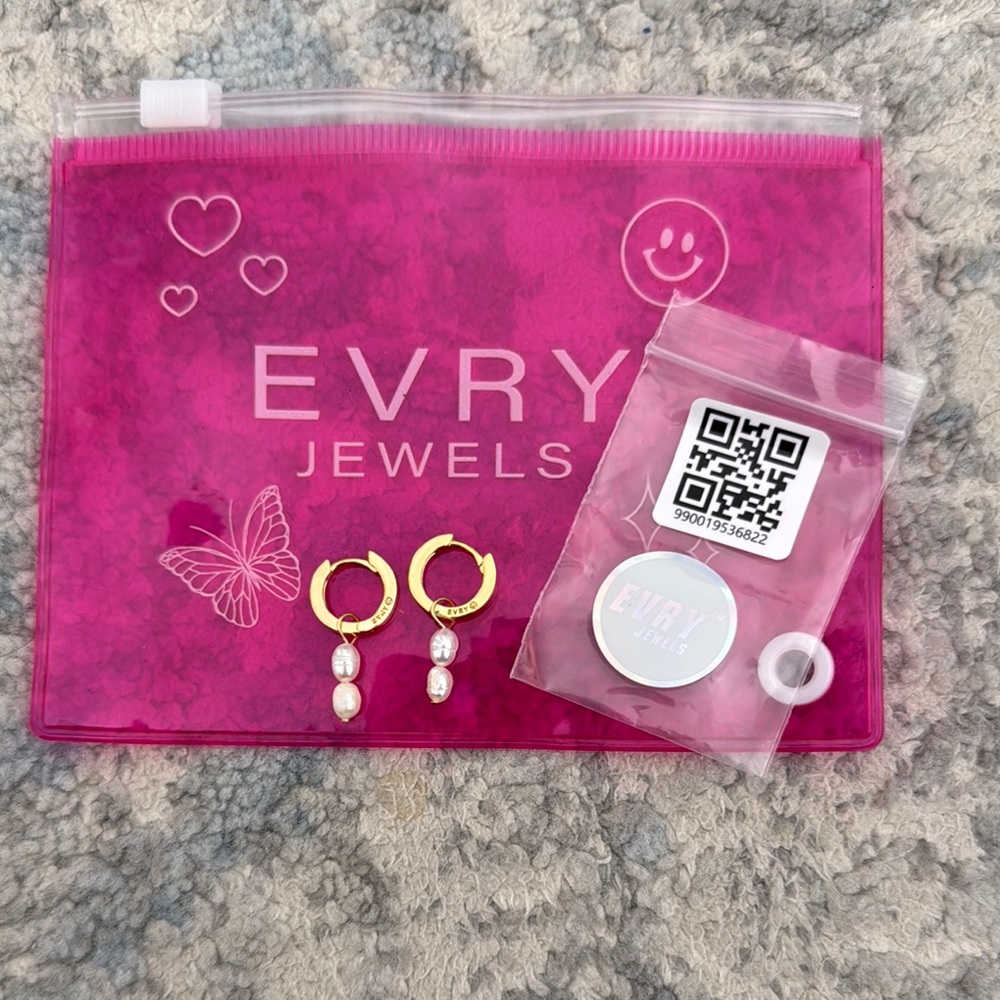 NWT EVRY Jewels Gold and Pearl Earrings